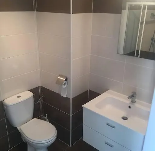 Meuble. Proche Et Centre *